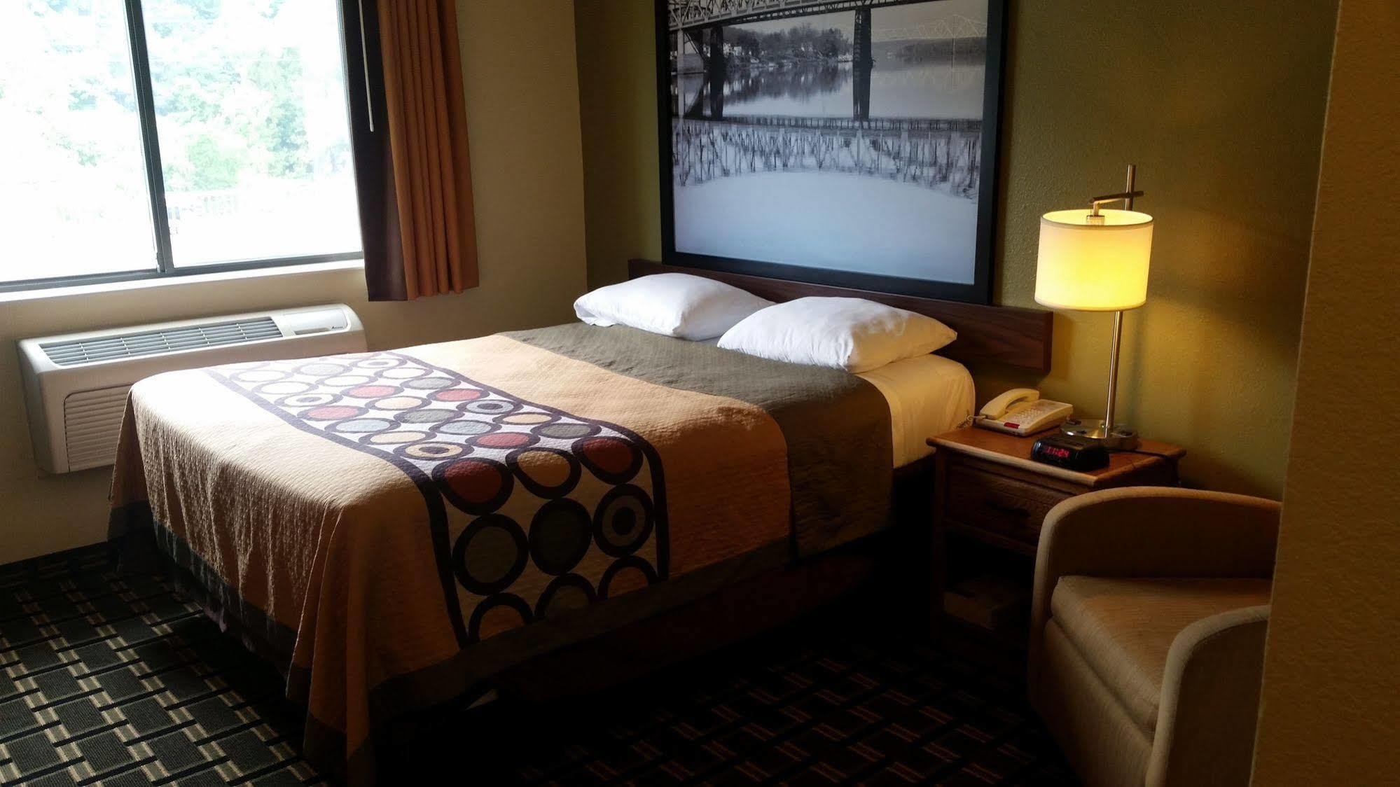 Super 8 By Wyndham Wheeling Wv Hotel Buitenkant foto